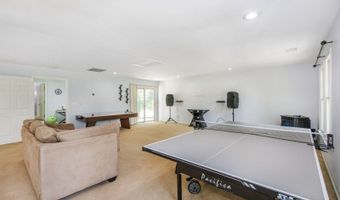 2 Higgins Dr, Alloway, NJ 07462