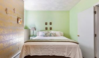 93 Church St, Barrington, RI 02806