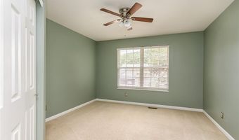 876 Kiefer Trails Dr, Ballwin, MO 63021