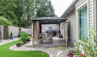 914 Lakeview Dr, Auburn, IN 46706