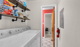 2 Oakmont Ct, Beech Grove, IN 46107