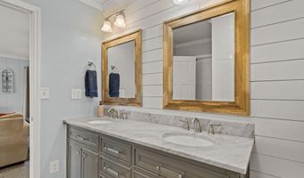 205 Barefoot Ln, Atlantic Beach, NC 28512
