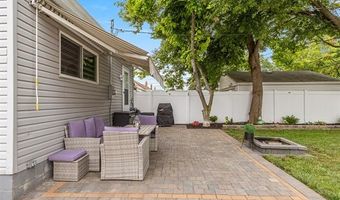 15578 Euclid Ave, Allen Park, MI 48101