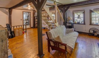 28 Miles Rd, Benton, NH 03785
