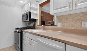 17 Railroad Ave, Beachwood, NJ 08722
