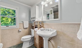 215 WARDOUR Dr, Annapolis, MD 21401