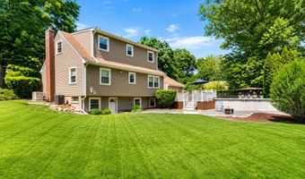11 Autumn Ln, Attleboro, MA 02703