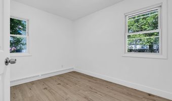 136 Pacific Ave, Beachwood, NJ 08722