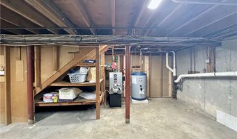 24 High St, Middletown, RI 02842