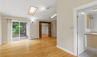 8 Ledgemont Dr, Lincoln, RI 02865