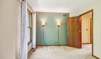 761 Mayfair Ln, Algonquin, IL 60102