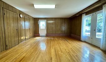 404 Harmony Rd, Middletown, NJ 07748