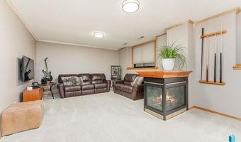 408 N Oak Ridge Rd, Brandon, SD 57005