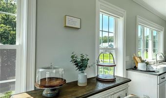1 W Farm Rd, Smithfield, RI 02917