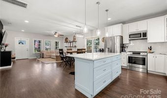 2717 Arnold Dr, Charlotte, NC 28205