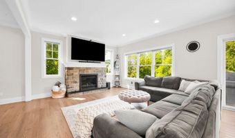 8 A Mason Ave, Bayonne, NJ 07035