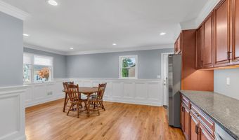 575 Clinton Ave, Belford, NJ 07718