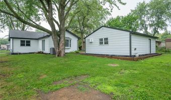 207 12th Ave NW, Altoona, IA 50009