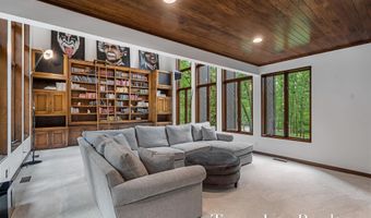 410 Greentree Ln NE, Ada, MI 49301
