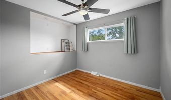 236 Hillcrest Blvd, Ballwin, MO 63021