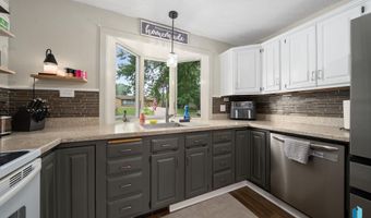121 S 5th Ave, Brandon, SD 57005