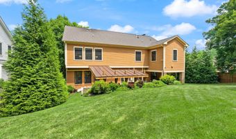 4226 40TH St N, Arlington, VA 22207