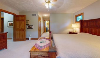 3840 CHAPEL HILL Dr, Erie, PA 16506