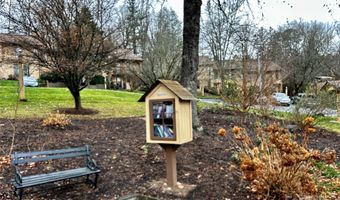 103 Pebble Creek Dr, Asheville, NC 28803