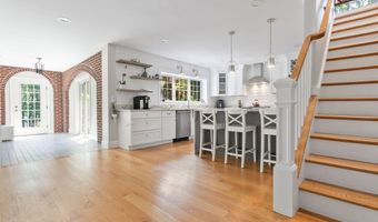 418 Mystic St, Arlington, MA 02474