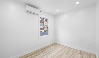 1 B SISSON Ct, Bayonne, NJ 07002