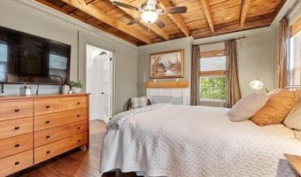 15 Chapel St, Ashburnham, MA 01430
