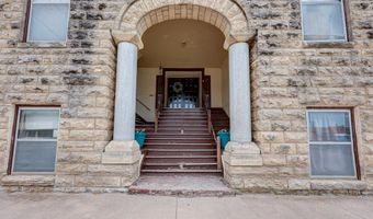 107 E 7th Ave, Arkansas City, KS 67005