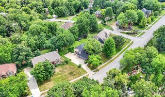 9015 Admirals Pointe Dr, Indianapolis, IN 46236