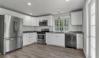 19 Hardwick St, Cumberland, RI 02864