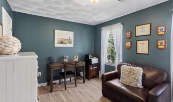8 Mckay Ct, Warwick, RI 02889
