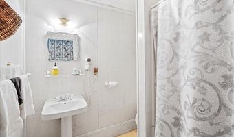 5 Greenhouse Ln, Bradford, NH 03221