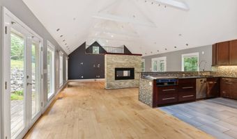 1040 Rustic Hills Dr, Ashland City, TN 37015