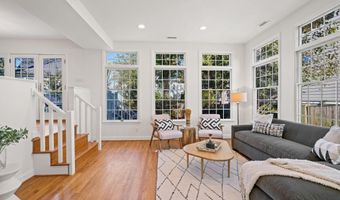 5621 HUNTINGTON Pkwy, Bethesda, MD 20814