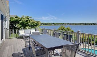 172 Eustis Ave, Newport, RI 02840