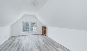 33 E 42ND St 4, Bayonne, NJ 07002