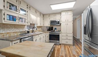 615 6th St NE, Arab, AL 35016