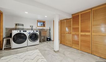 617 Avenue E, Bayonne, NJ 07002
