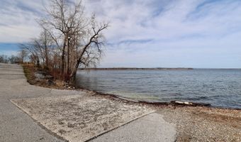 39 W Shore Rd, Alburgh, VT 05440