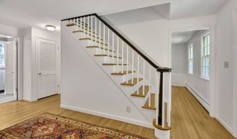 3 Deerfield Dr, Clinton, CT 06413