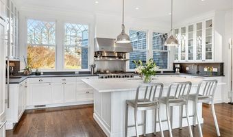 150 Boston Neck Rd, Narragansett, RI 02882