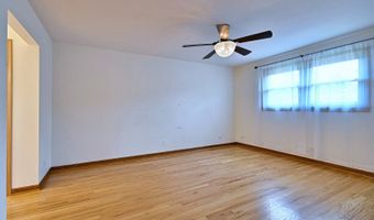 2360 N Drury Ln, Arlington Heights, IL 60004