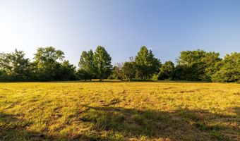 60 E Church St, Aurora, MO 65605