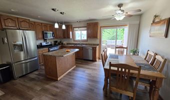 1005 Plum Ln, Aberdeen, SD 57401