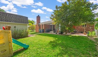 2 Oakmont Ct, Beech Grove, IN 46107