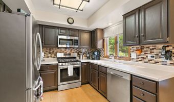 1045 Helen Dr, Algonquin, IL 60102